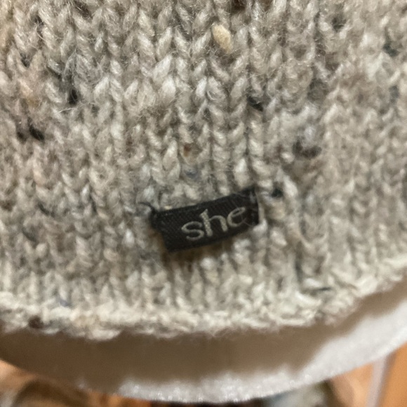 “Fisherman out of Ireland” 100% wool, made in Ireland sweater. - Picture 4 of 11